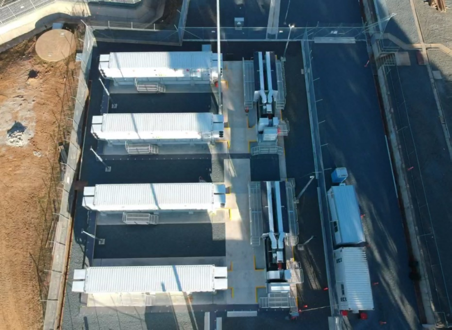 Energy storage containers